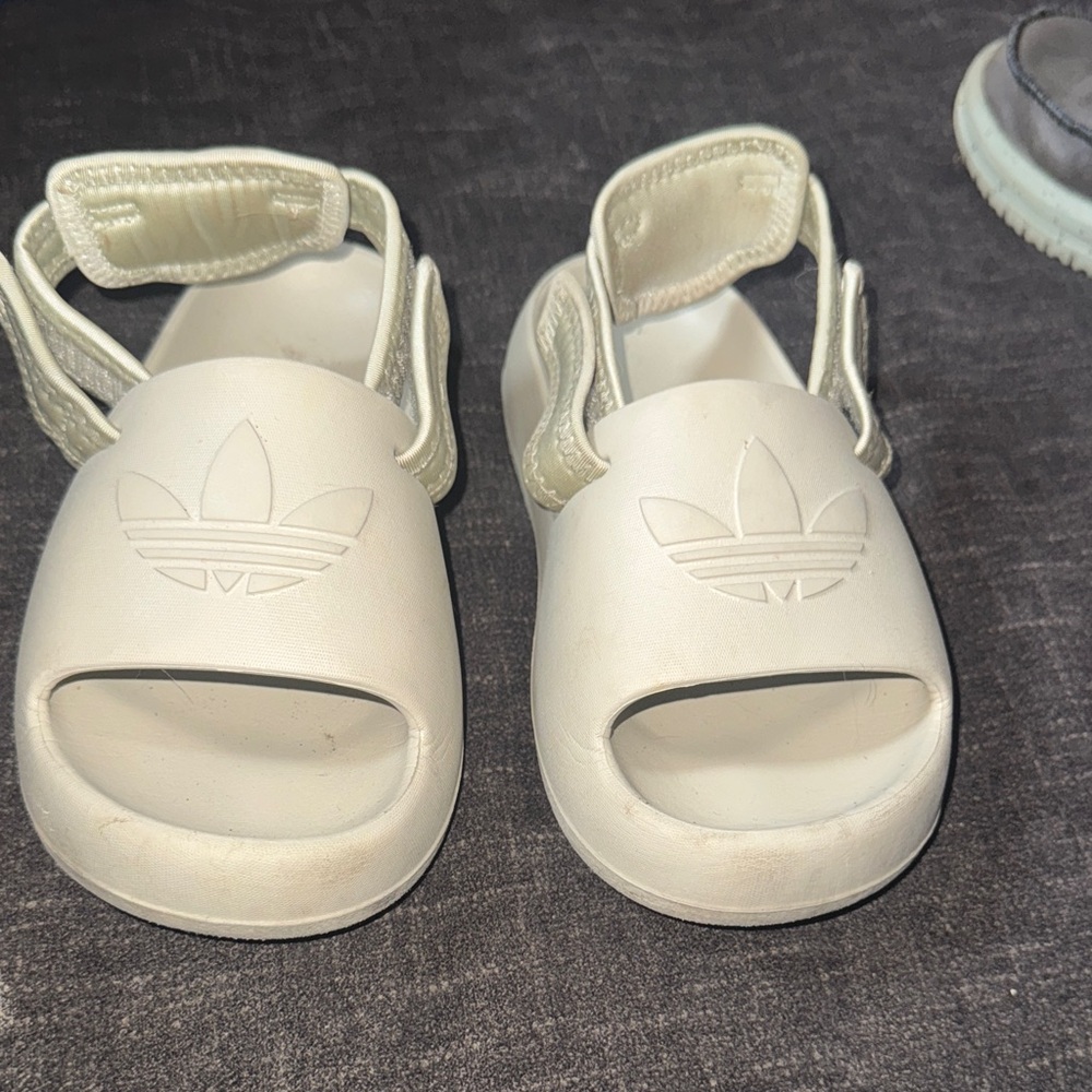 Adidas Kids Sandals in Cream